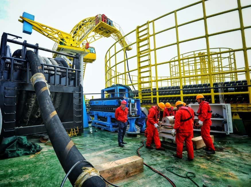 Giant Devices For Laying Cables